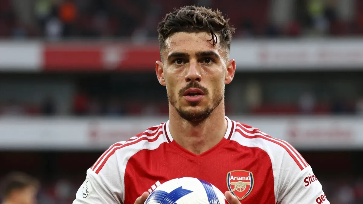With Arsenal leading the title race, Manchester City, Chelsea, and Manchester United face key transfer decisions before...