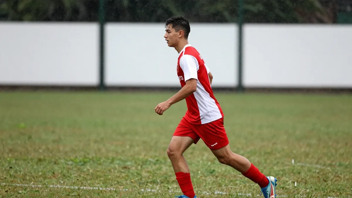 Arsenal are understood to be pushing to sign Bournemouth's French youth international Eli Junior Kroupi, though the...