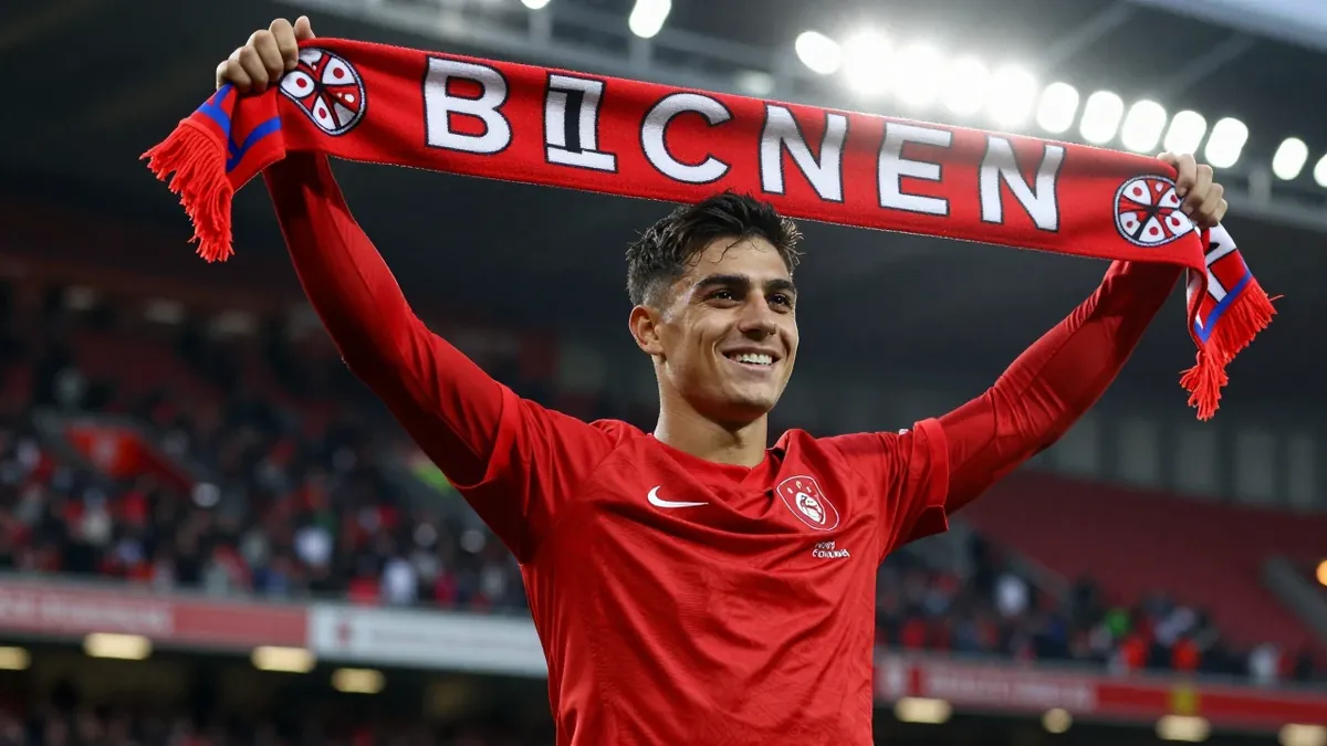 Arsenal complete the signing of 19-year-old forward James Scanlon from Manchester United, adding another promising...