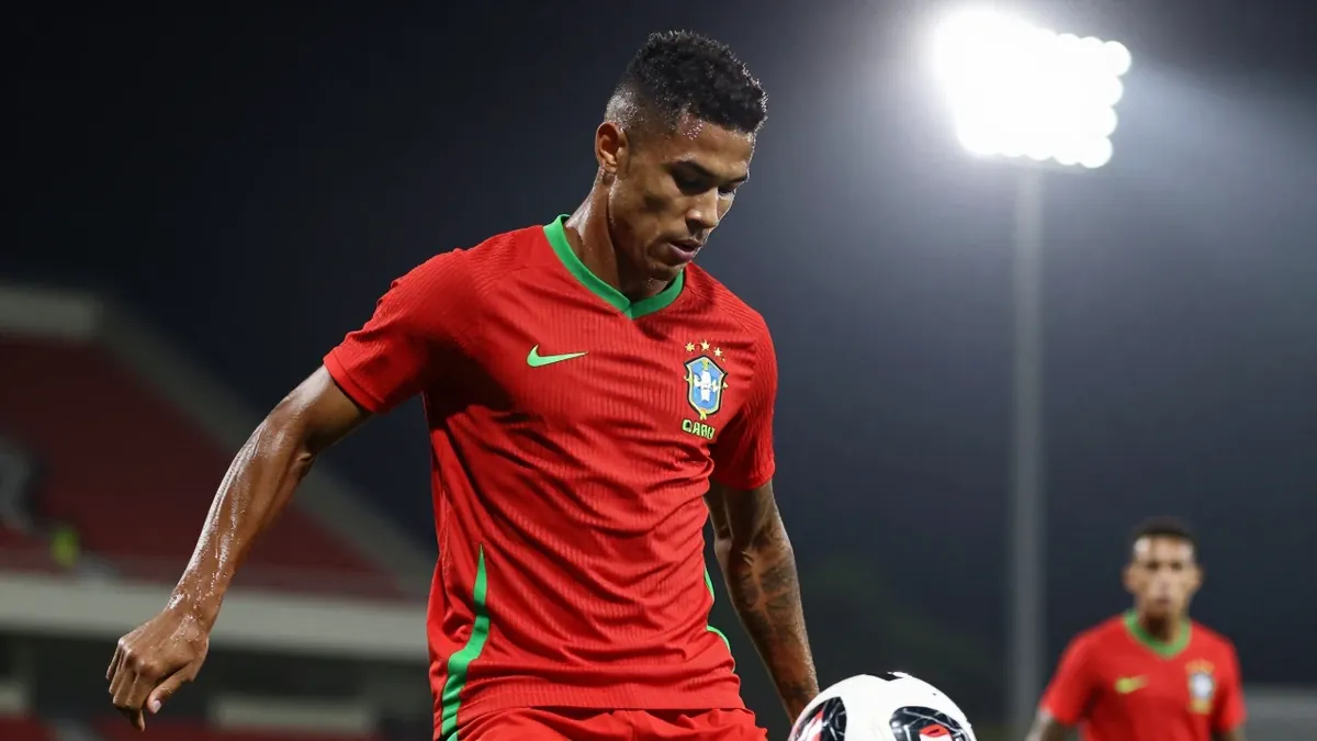 Arsenal are reportedly considering a €80 million bid for Barcelona winger Raphinha in the January transfer window to...