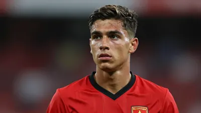 Alan Smith calls the £51m fee for Arsenal's Gabriel Martinelli 'nothing' as the Brazilian nears a Saudi Pro League...